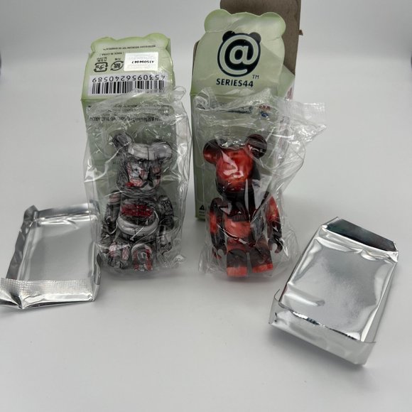 Bearbrick Series 44 Stranger Things Set of 2 Variant Chase Netflix Medicom Toys - Picture 4 of 8